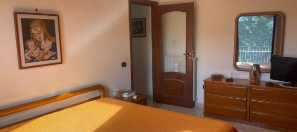 4 rooms Apartment in Naples, Italy No. 201271 7