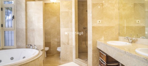 3 bedrooms Townhouse in Marbella, Spain No. 148730 11