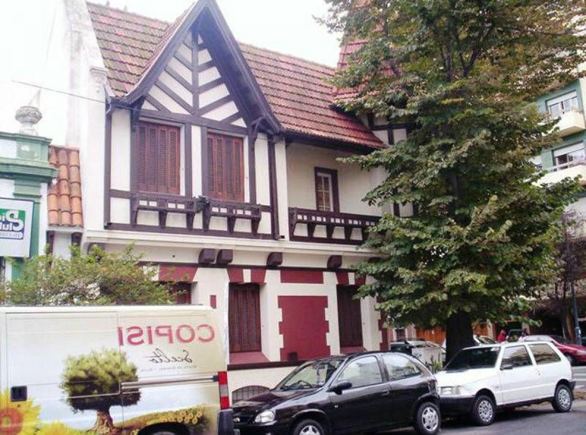 4 bedrooms House in Mar del Plata, Argentina No. 91360