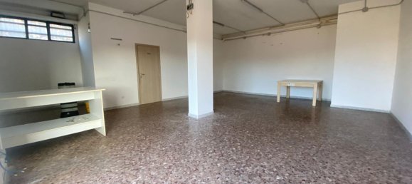 91m² Commercial property in Taranto, Italy No. 258459 3
