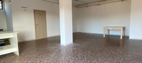 91m² Commercial property in Taranto, Italy No. 258459 4