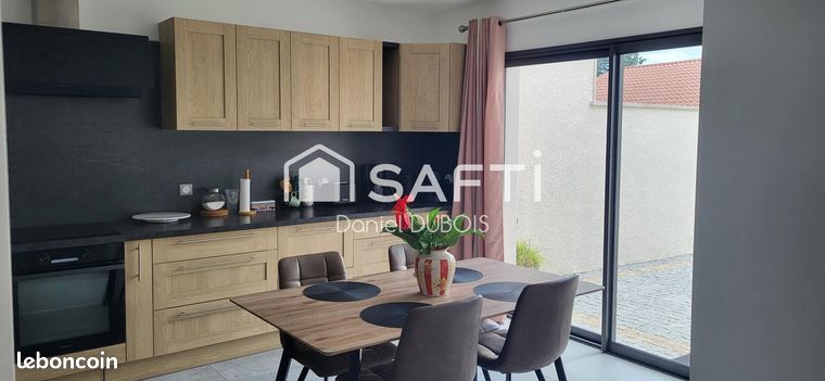 3 bedrooms House in Creches-sur-Saone, France No. 307553