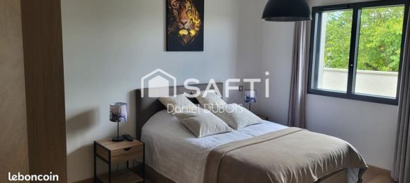 3 bedrooms House in Creches-sur-Saone, France No. 307553 2