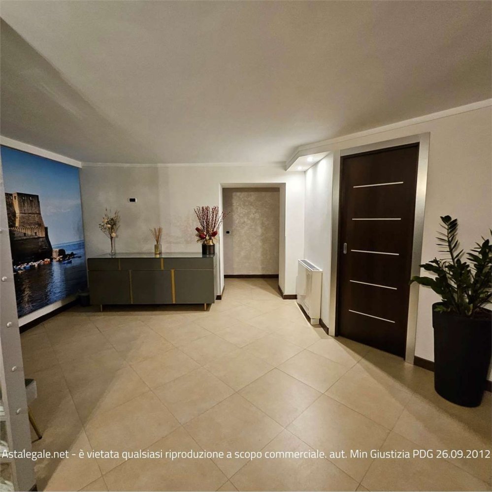 5 bedrooms Apartment in Naples, Italy No. 393785