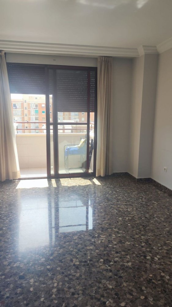 Apartamento de 3 dormitorios en Valencia, Spain No. 195589