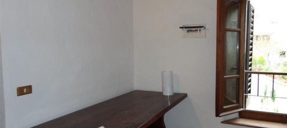 3 rooms Apartment in San Gimignano, Italy No. 89598 2
