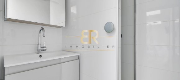 Studio in Paris, France No. 173394 7