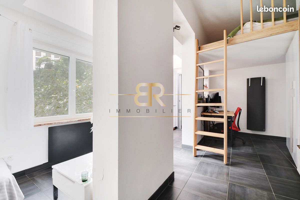 Studio in Paris, France No. 173394