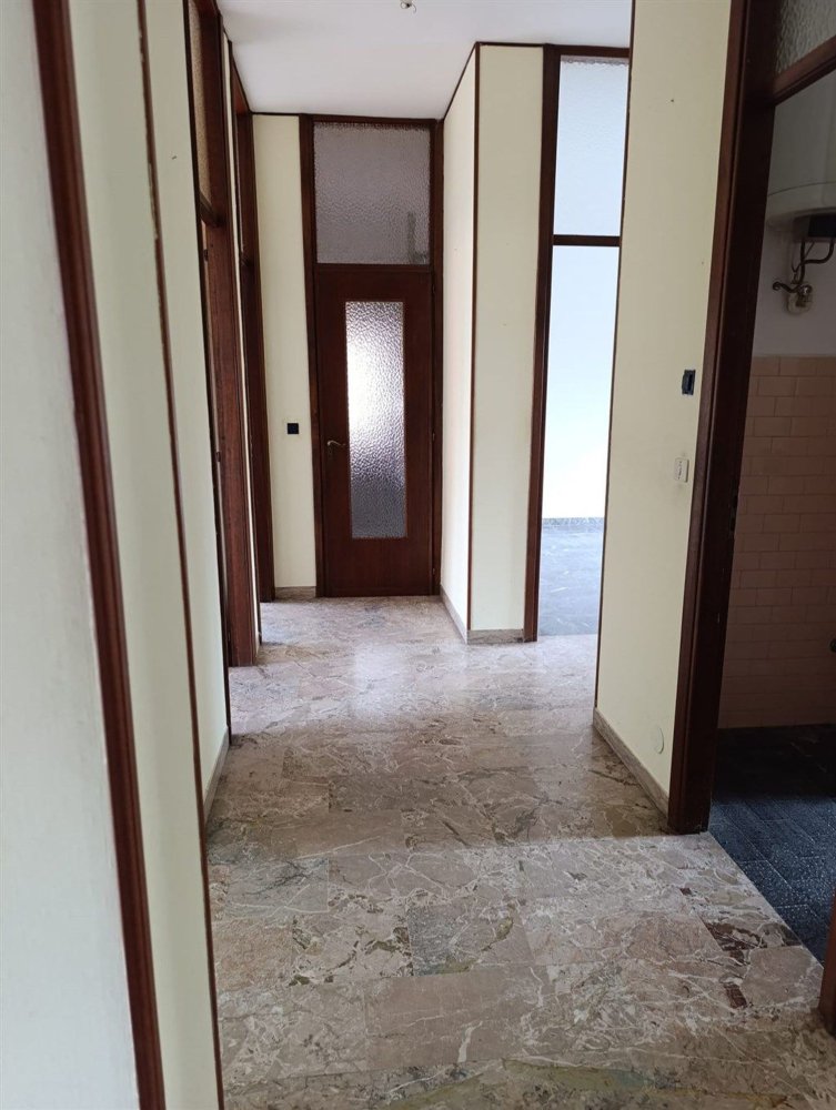 Apartamento de 5 habitaciónes en Asti, Italy No. 300787