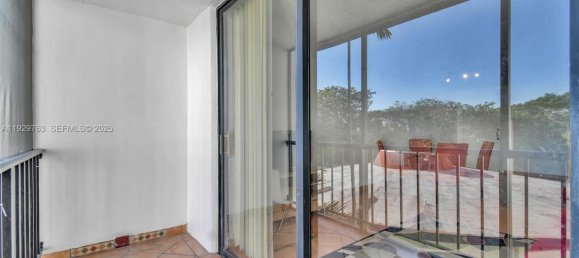 2 Schlafzimmer Gewerbliche Immobilien in Miami, USA, Nr. 614729 4
