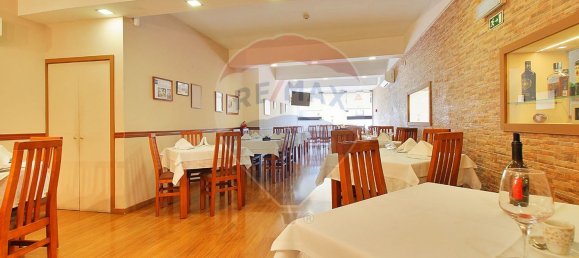 Propriété commerciale à Porto, Portugal 213m² No. 95702 11