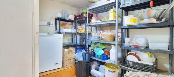 Propriété commerciale à Porto, Portugal 213m² No. 95702 12