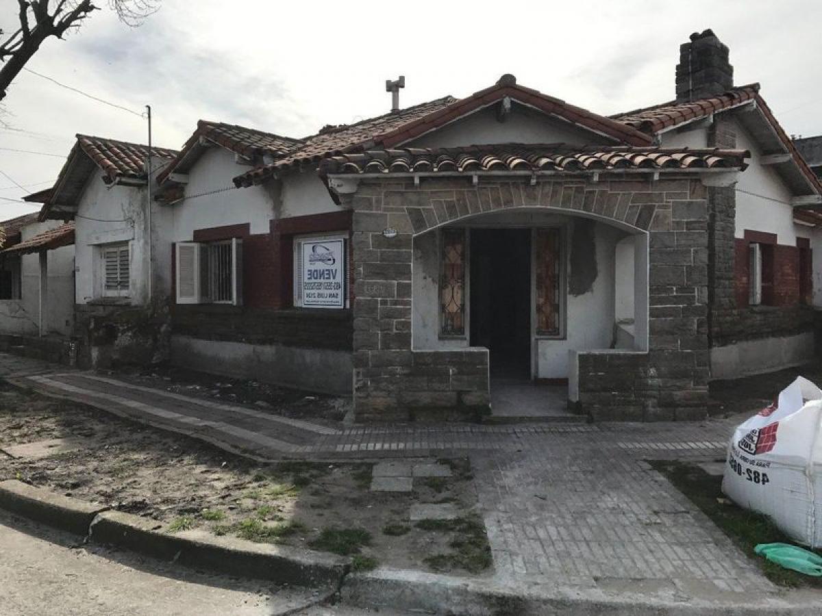 2 bedrooms House in Mar del Plata, Argentina No. 70553