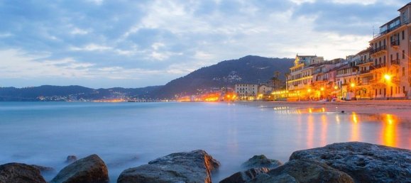 Квартира с 3 комнатами в Алассио, Италия № 140743 18