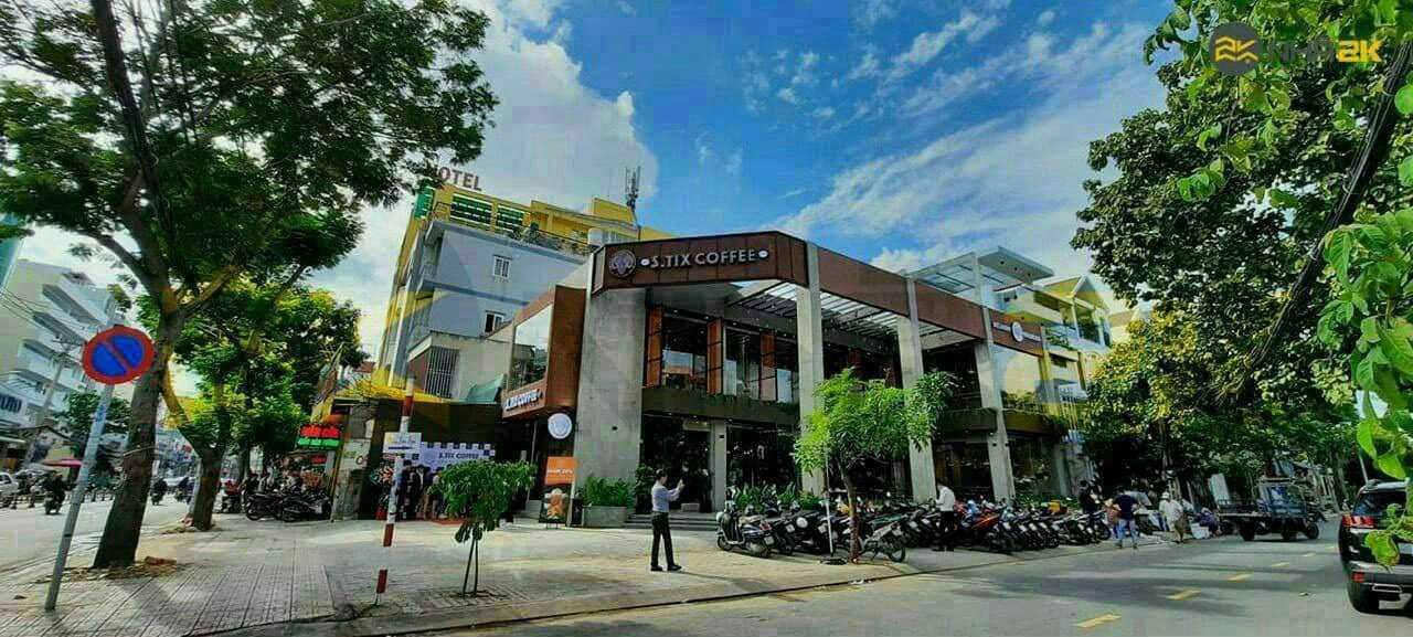 252.4m² Townhouse in District 7, Vietnam No. 15876