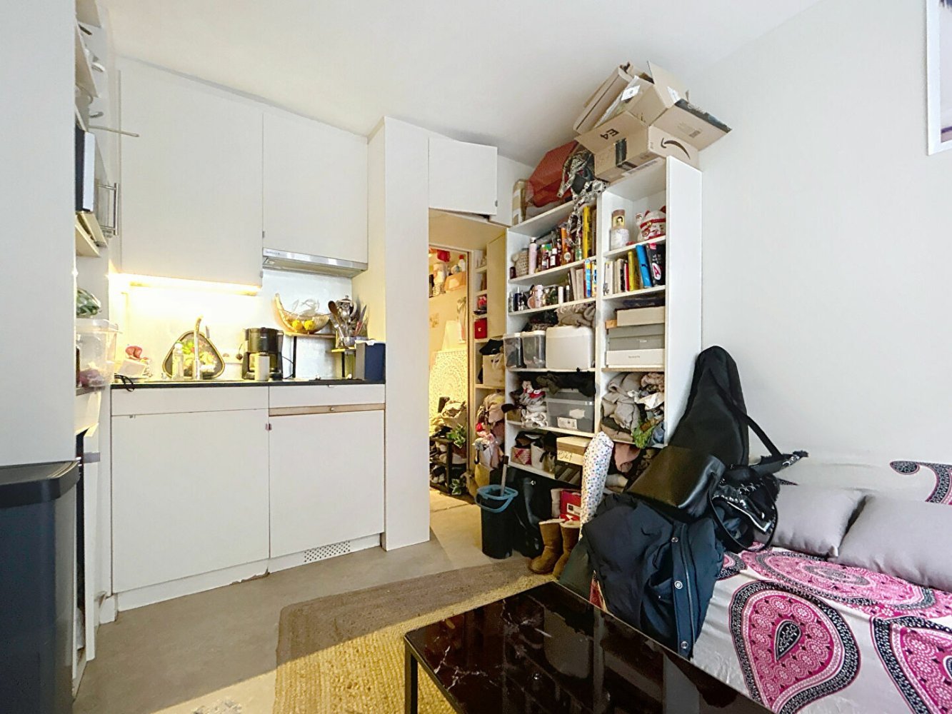 Studio in Paris, France No. 180537