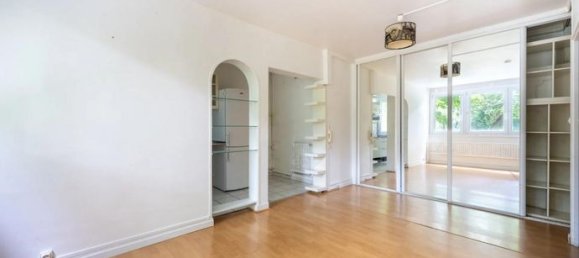 1 bedroom Apartment in L'Isle-Adam, France No. 303347 4