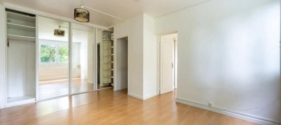 1 bedroom Apartment in L'Isle-Adam, France No. 303347 2