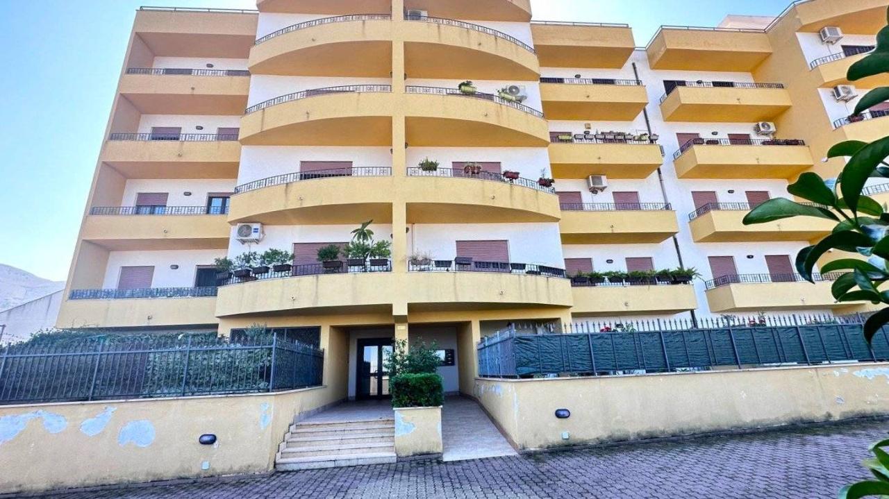 Apartamento de 4 divisões em Carini, Italy N.º 82838