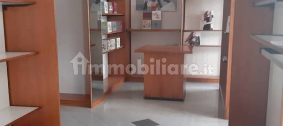 Коммерческая недвижимость с 3 комнатами в Остилья, Италия № 6408 5