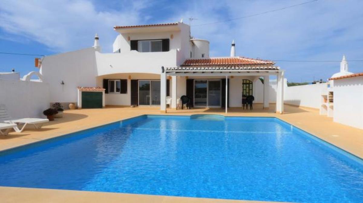 Вилла с 3 спальнями в Лагуш, Португалия № 3158