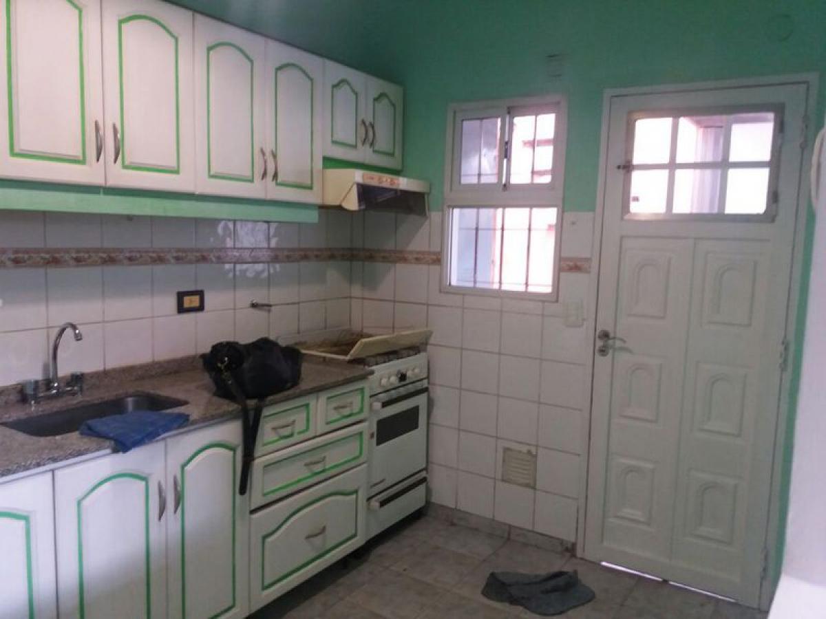 2 bedrooms House in Lanus, Argentina No. 6527