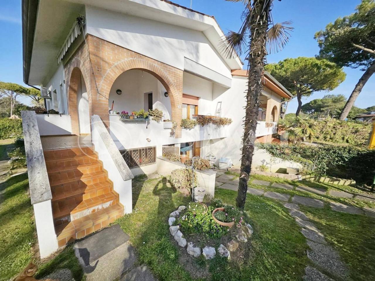 Villa de 11 habitaciónes en Udine, Italy No. 37586