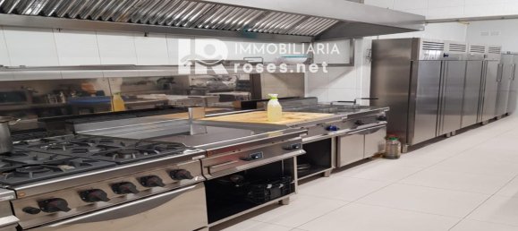 Gewerbliche Immobilie in Roses, Spain 291m², Nr. 136055 13