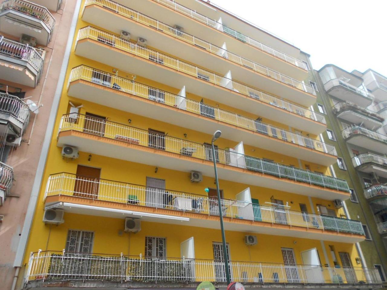 Квартира с 3 комнатами в Неаполь, Италия № 35694