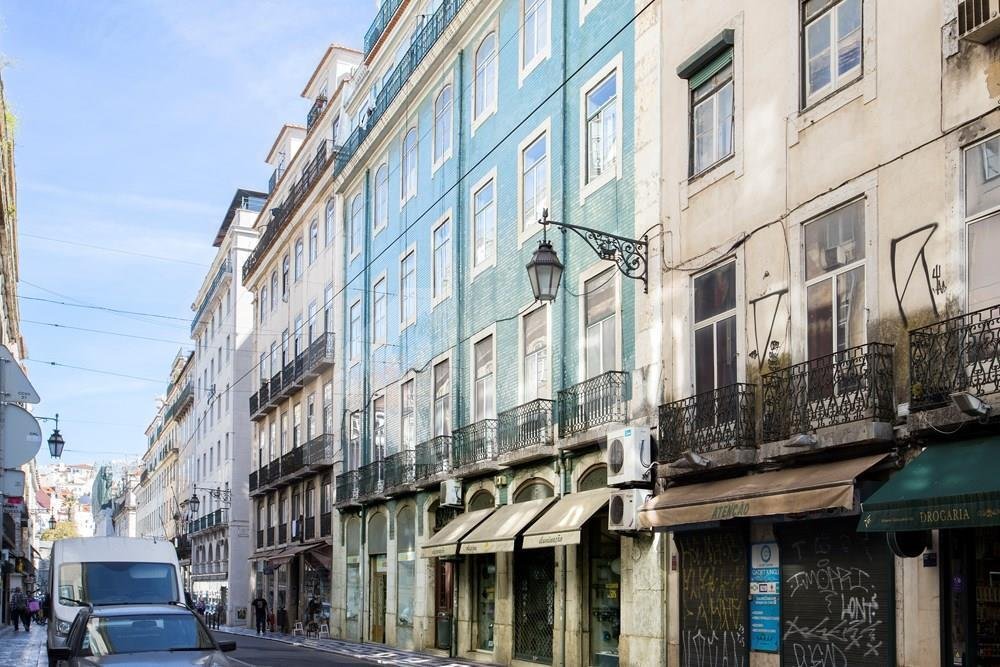 Bâtiment à Lisbon, Portugal 2017m² No. 70120