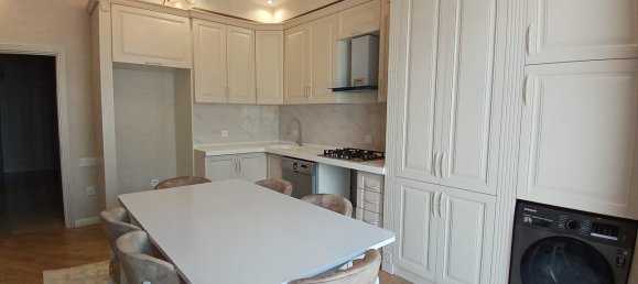 3 bedrooms Apartment in Baku, Azerbaijan No. 1967 6