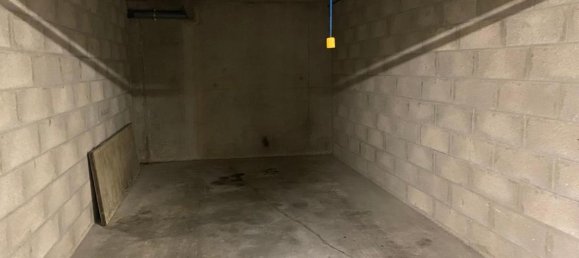 Parkplatz in Amiens, France, Nr. 90635 2