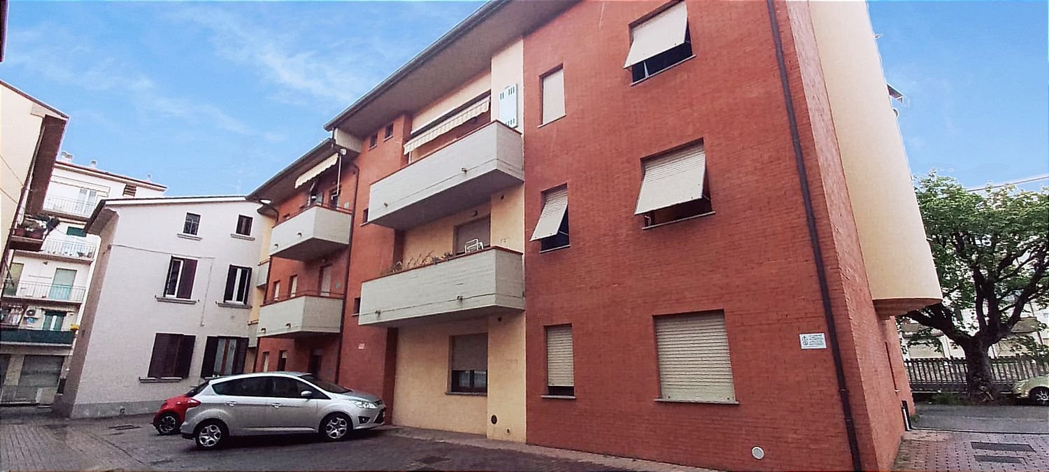 4 rooms Apartment in Arezzo, Italy No. 144736