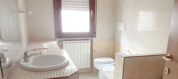 4 rooms Apartment in Arezzo, Italy No. 144736 8
