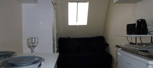 Studio in Paris, France No. 329082 2