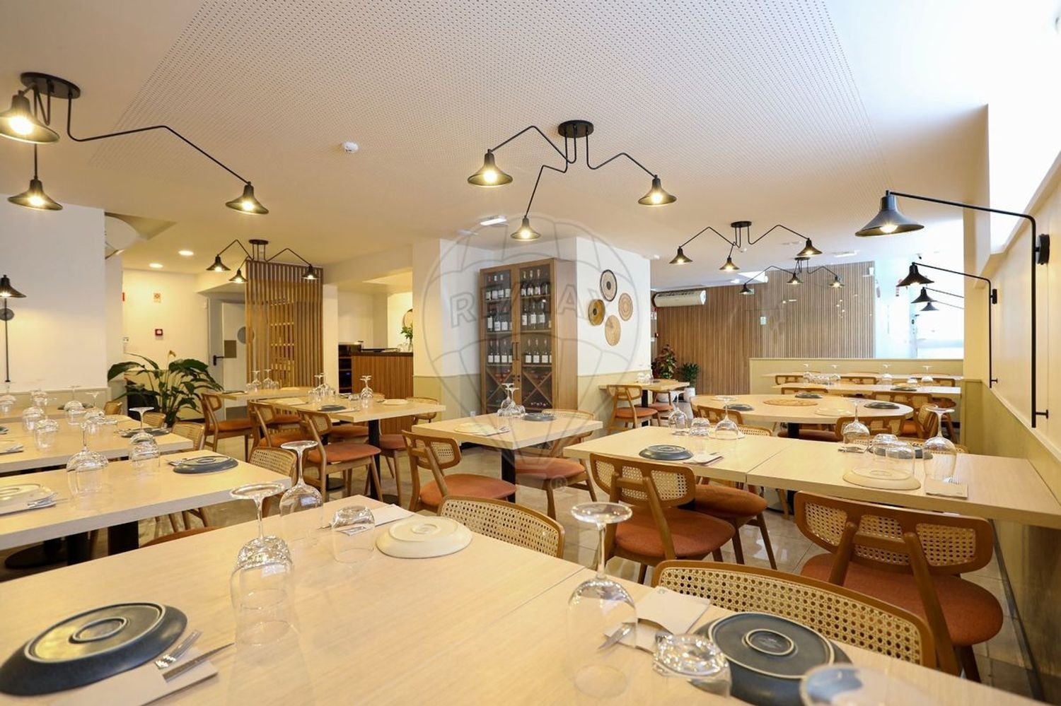 166m² Commercial property in Oeiras, Portugal No. 289916