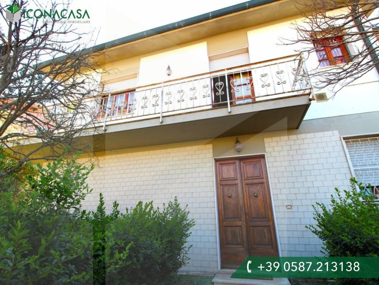 Villa de 5 habitaciónes en Calcinaia, Italy No. 40184