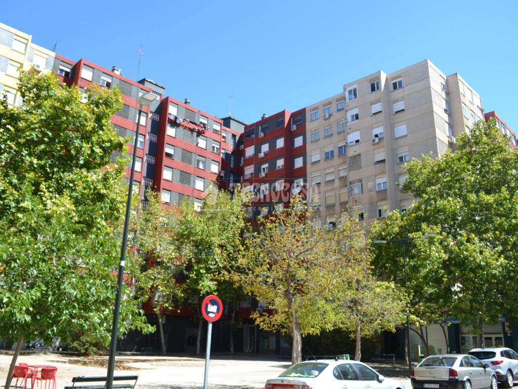 3 rooms Apartment in Zaragoza, Spain No. 145759