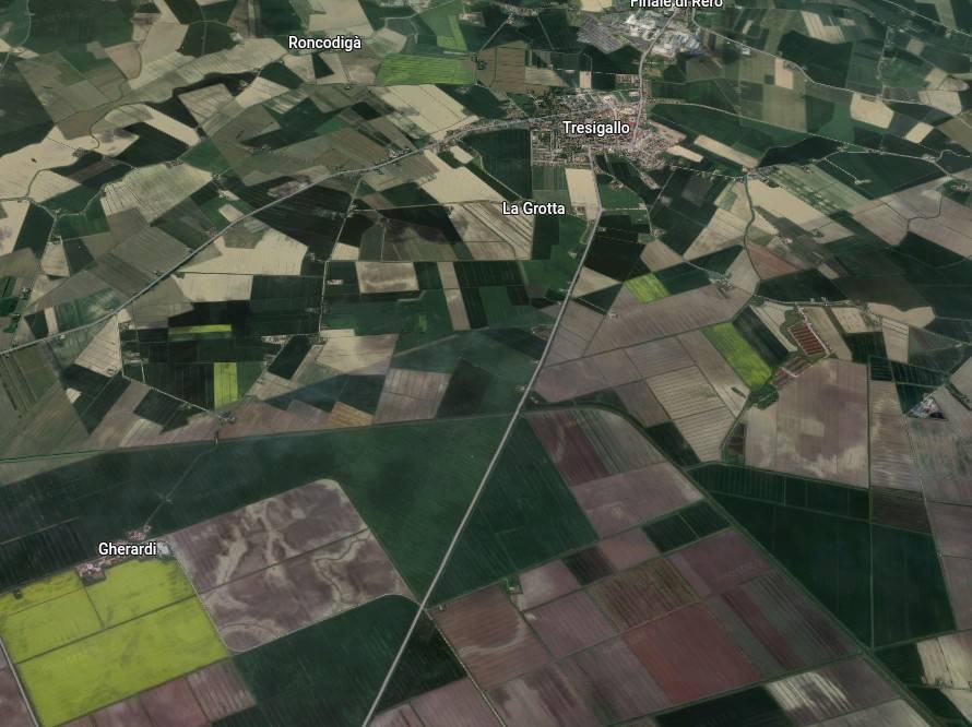 6 bedrooms Apartment in Jolanda di Savoia, Italy No. 19560