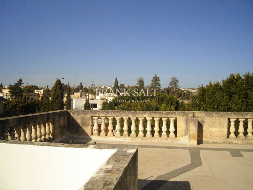 4 bedrooms Villa in Attard, Malta No. 3349