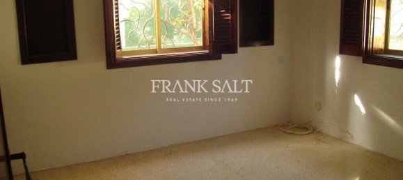 4 bedrooms Villa in Attard, Malta No. 3349 3