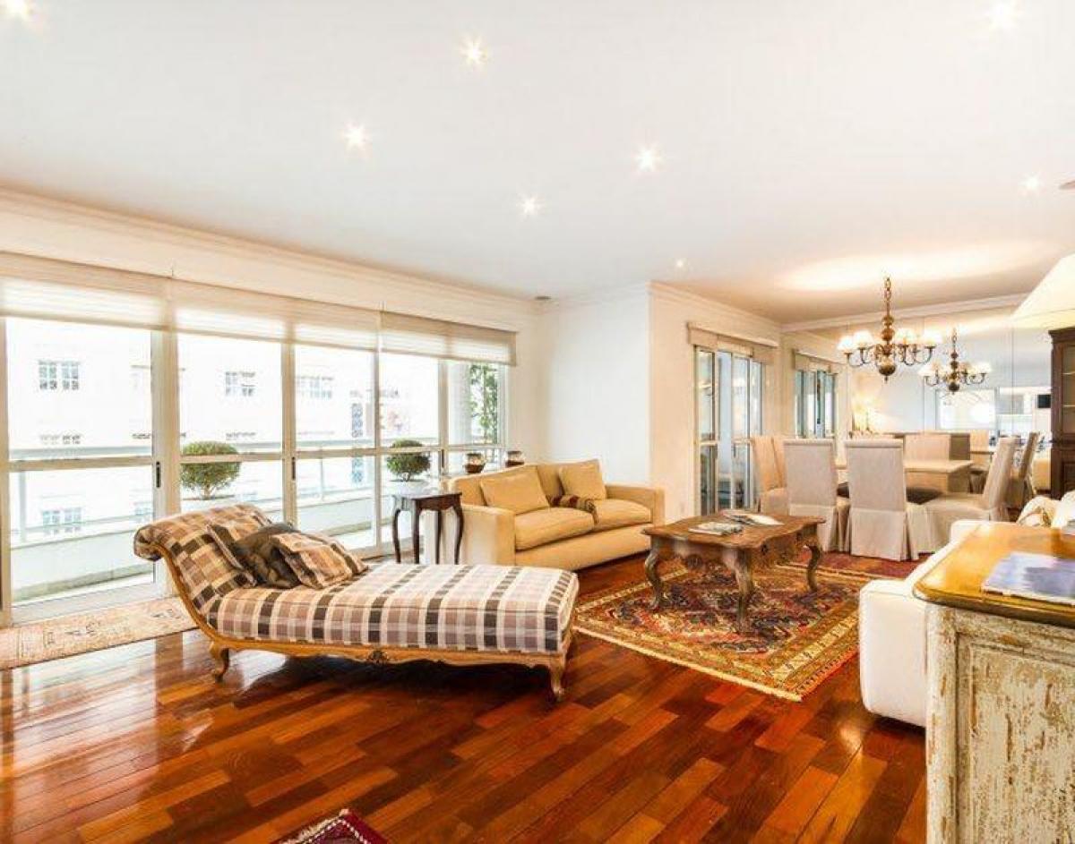 Casa de 4 dormitorios en Sao Paulo, Brazil No. 564817