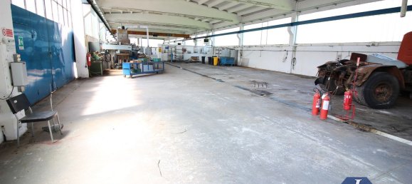 1280m² Warehouse in Gorla Maggiore, Italy No. 73671 10