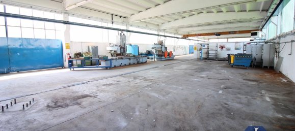 1280m² Warehouse in Gorla Maggiore, Italy No. 73671 14