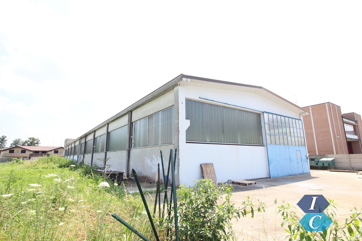 1280m² Warehouse in Gorla Maggiore, Italy No. 73671