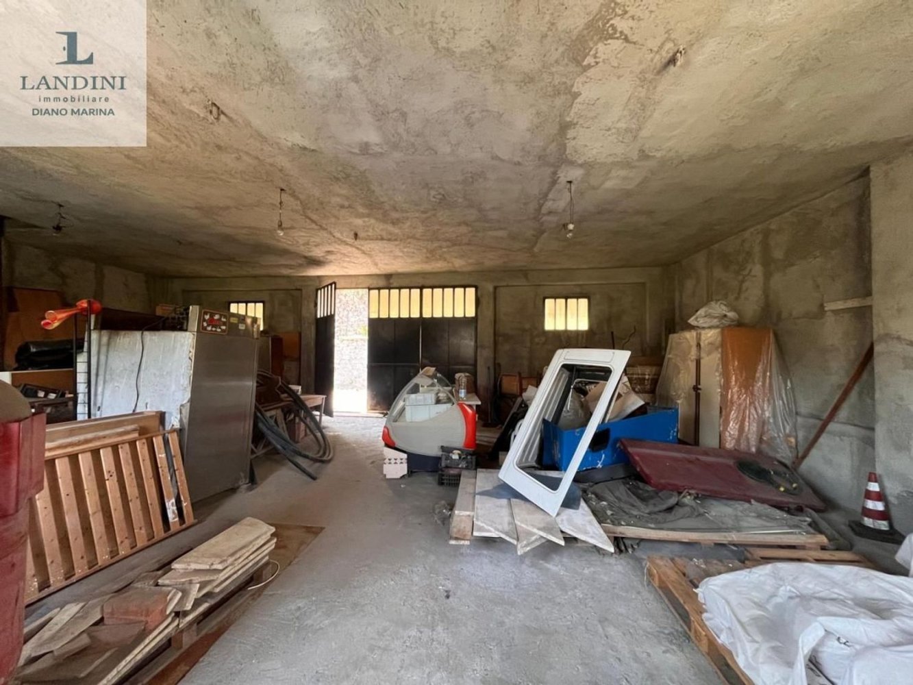 104m² Commercial property in Diano Marina, Italy No. 312475