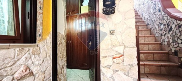 2 Schlafzimmer Haus in Casoria, Italy, Nr. 121998 11