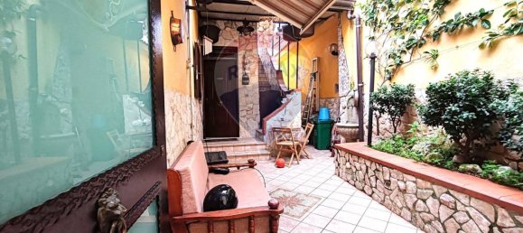 2 Schlafzimmer Haus in Casoria, Italy, Nr. 121998 9