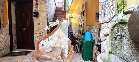 2 Schlafzimmer Haus in Casoria, Italy, Nr. 121998 8