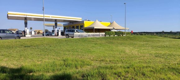 Коммерческая недвижимость с 3 комнатами в Априлия, Италия № 225830 9